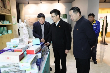 向导调研 | 平湖市委副书记、、、代市长周军波一行莅临5163银河手机版纸业调研交流